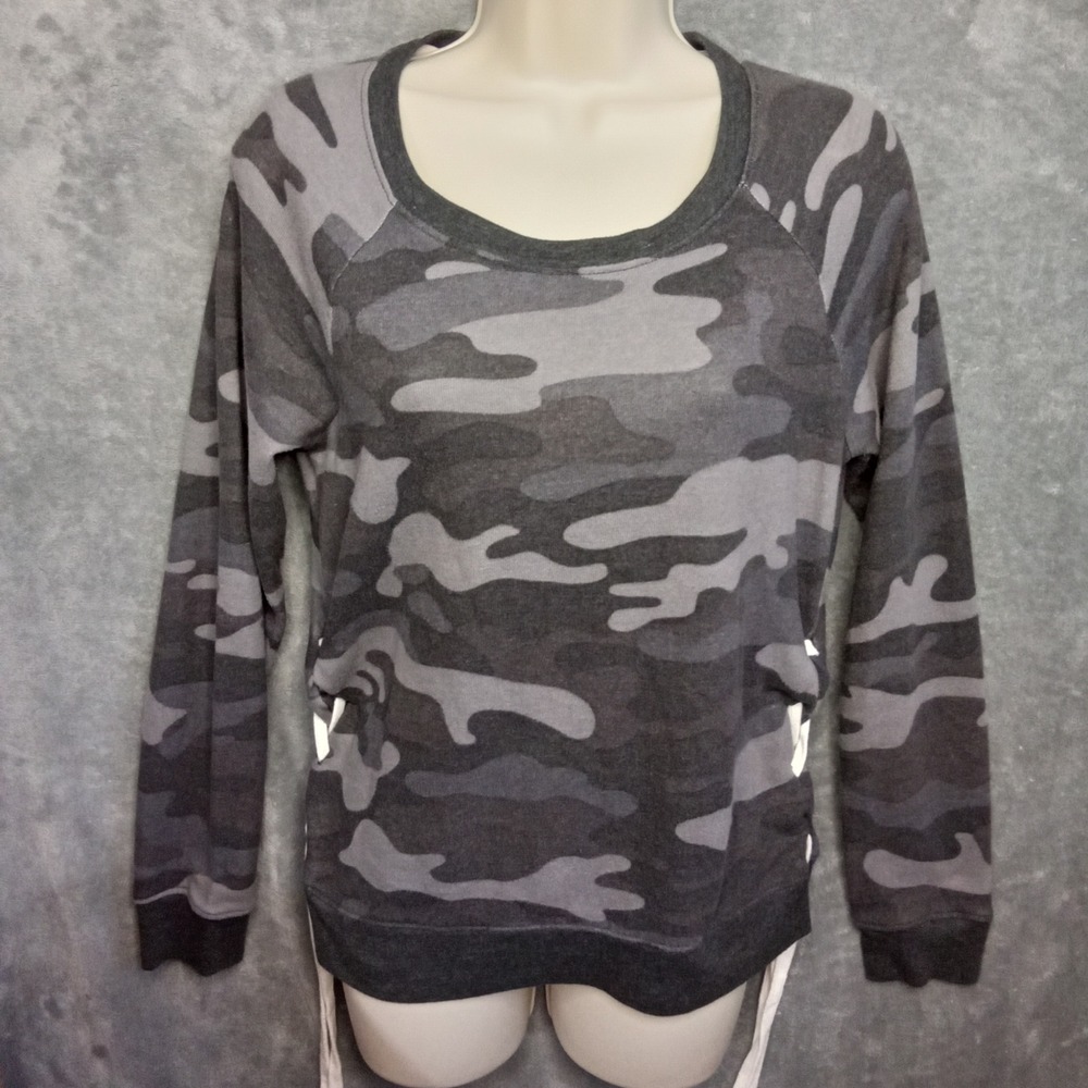 Perfect Crew Camo Sweatshirt Women's‎ Size M Gray Long Sleeve Crew Neck Casual